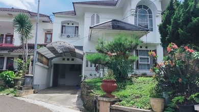 Jual Rumah Megah Luas 302 m2 Area Geger Kalong, Bandung