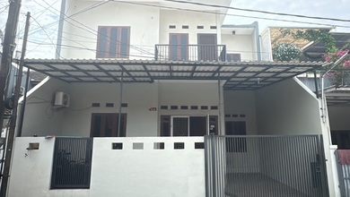 Jual Rumah Strategis di Harapan Indah, Bekasi - LT 135m²