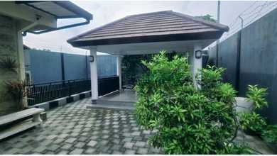 Rumah Elegan di Menganti, Gresik, 6 Kamar Tidur, LT 441m²