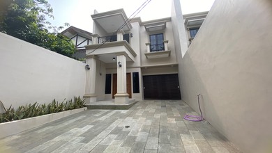 Hunian Mewah di Kawasan Kemanggisan, Jakarta Barat, LB 180m², Harga 3,7 Miliar
