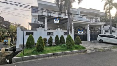 Rumah Elegan di Joglo, Jakarta Barat, 3 Kamar Tidur, LT 195m²