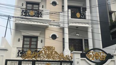 For Sale rumah Mewah di Kebon Jeruk, Jakarta Barat - LT 141m²