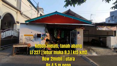 Hunian Mewah di Kebon Melati, Jakarta Pusat, 5 Kamar Tidur, LT 227m²