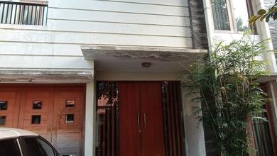 Dijual rumah Mewah di Kebon Jeruk, Jakarta Barat - LT 226m²