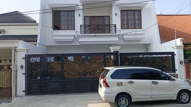 Kesempatan Langka, rumah Mewah di Pondok Bambu, Jakarta Timur, LB 350m²