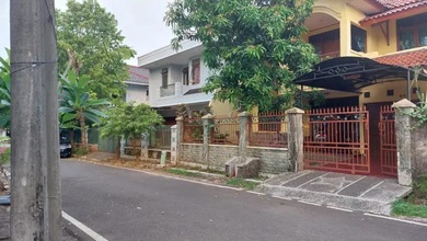 Rumah Elegan di Pondok Kelapa, Jakarta Timur, 5 Kamar Tidur, LT 200m²