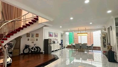 Rumah Elegan di Green garden, Jakarta Barat, 4 KT, LT 450m²