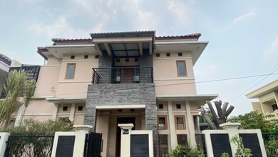 Disewakan Cepat Rumah Cantik dengan Lahan Luas 240 m2 di Cakung