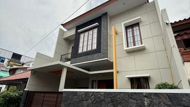Hunian Elegan di Pulo Asem, Jakarta Timur, 5 KT, LT 135m²