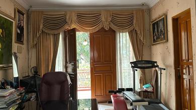 Rumah Elegan di Sektor 3 - Bintaro, Tangerang Selatan, 7 KT, LT 250m²