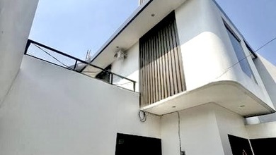 Promo Rumah di Kav DKI, Jakarta Barat, LB 180m², Harga 2,4 Miliar