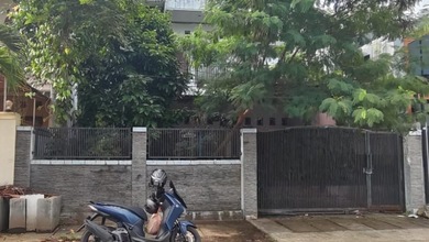 Rumah Siap Huni di Area Kav DKI, Jakarta Barat, LT 250m²
