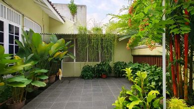 Rumah Eksklusif LT 330 m2, area Kebon Jeruk, Jakarta Barat
