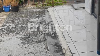 Kesempatan Rumah di Srengseng, Jakarta Barat, LB 180m², Harga 1,8 Miliar