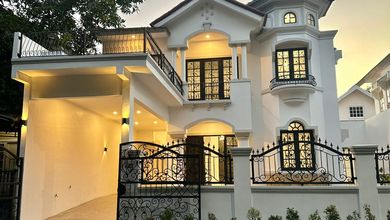 Dijual Rumah Strategis di Delta Mas, Bekasi - LT 240m²