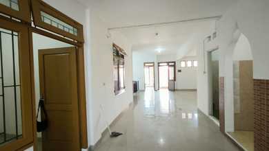 Rumah Area Luxury Metland Menteng, Jakarta Timur - Harga Menarik 2,9 Miliar