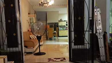 Rumah Dijual di Cakung, Jakarta Timur, LB 180m², Harga Kompetitif!