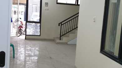 Kesempatan Rumah di Cipondoh, Tangerang, LB 72m², Harga 1,3 Miliar