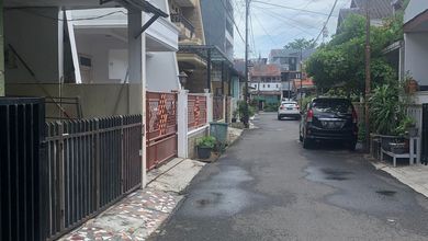 Hunian Mewah di Kawasan Rawamangun, Jakarta Timur, LB 200m², Harga 2,7 Miliar