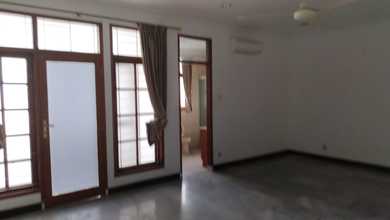 Rumah Unfurnished Lokasi Strategis Daerah Kuningan