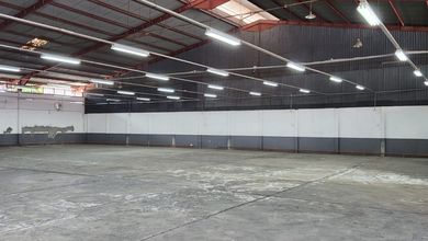 Komplek Pergudangan Strategis Masuk Kontainer Pinggir Jalan Raya 