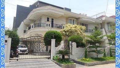 Rumah Mewah di Pluit, Jakarta Utara, 4 Kamar Tidur, LT 340m²