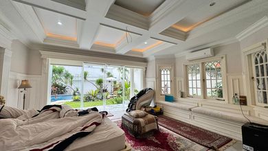 Rumah Elegan di Cilandak, Jakarta Selatan, 6 KT, LT 982m²