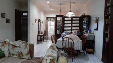 Rumah Mewah di Kawasan Pondok Labu, Jakarta Selatan, LB 160m², Harga 3,7 Miliar