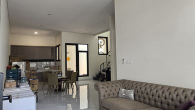 Rumah Sewa Nyaman Lokasi Villa Melati Mas, Tangerang Selatan, LB 140m²