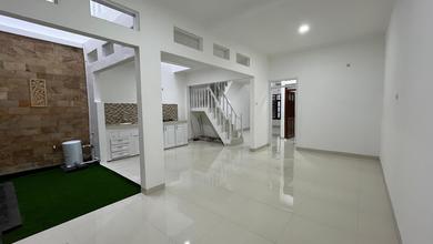 Promo Rumah di Pondok Bambu, Jakarta Timur, LB 140m², Harga 2,3 Miliar