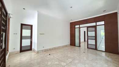 Kesempatan Rumah di Menteng, Jakarta Pusat, LB 850m², Harga 1,8 Miliar