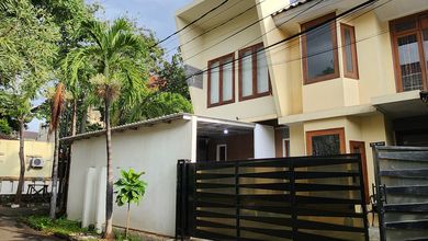 Rumah Area Luxury Kelapa Gading, Jakarta Utara - Harga Menarik 5,5 Miliar