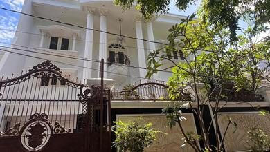 Hunian Elegan di Sunter, Jakarta Utara, 4 KT, LT 300m²