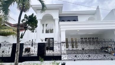 Rumah Elegan di Cakung, Jakarta Timur, 5 KT, LT 400m²