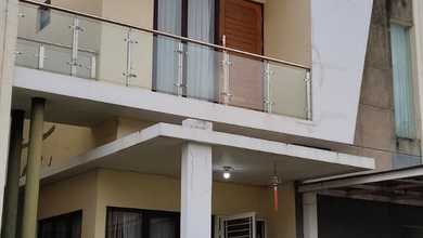 Rumah Siap Huni di Area Harapan Indah, Bekasi, LT 144m²