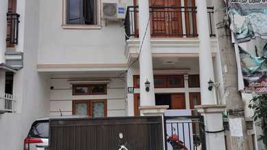 Rumah Modern LT 102 Jual di Bekasi Timur, Bekasi