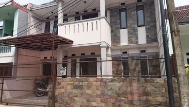 Jual Segera Rumah Mewah di Jaka Sampurna, Bekasi, LT 135 m2