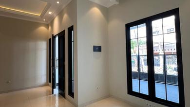 Penawaran Eksklusif, rumah Mewah di Cempaka Putih, Jakarta Pusat, LB 200m²