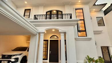 Dijual rumah Mewah di BSD, Tangerang - LT 240m²