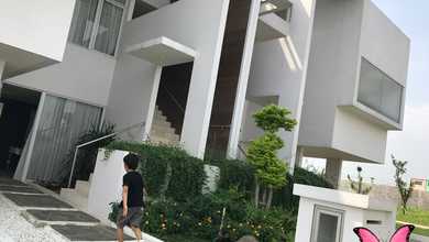 Kesempatan Eksklusif, rumah Mewah di Harapan Indah, Bekasi, LB 260m²