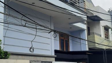 Hunian Mewah di Duri Kepa, Jakarta Barat, 7 Kamar Tidur, LT 198m²