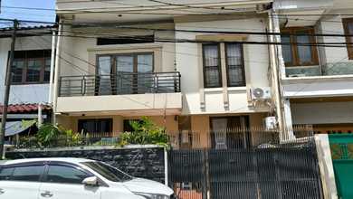 Rumah Prestisius di Kawasan Jatinegara, Jakarta Timur, LB 250m², Harga 2,8 Miliar