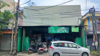 Ruko gandeng bahu jalan raya dekat gerbang tol di bekasi timur