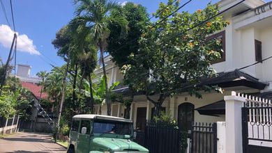 Disewakan Segera Rumah Cantik dengan Tanah Luas 650 m2 Daerah patra kuningan