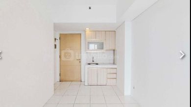 Jual Unit Apartemen Siap Ditempati 2BR Semi Furnished Kondisi Baik