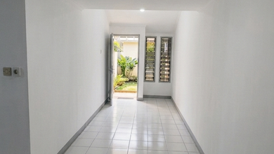 Rumah Sewaan Murah di Tanjung Duren, Jakarta Barat, 2 KT, Harga 53 Juta /tahun