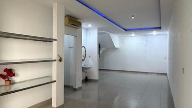 Rumah Favorit di Green Ville, Jakarta Barat, 4 KT, Harga 2,25 Miliar