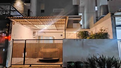 Promo Rumah di Semampir, Surabaya, LB 210m², Harga 2,35 Miliar