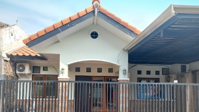 Kesempatan Rumah di Wiyung, Surabaya, LB 120m², Harga 2 Miliar