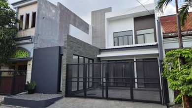 Rumah Prestisius di Kawasan Rungkut, Surabaya, LB 250m², Harga 2,65 Miliar